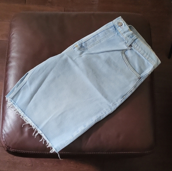 Boyish High Waisted Relaxed Fit Organic Cotton & Tencel Blend Bermuda Sh… - Picture 7 of 16